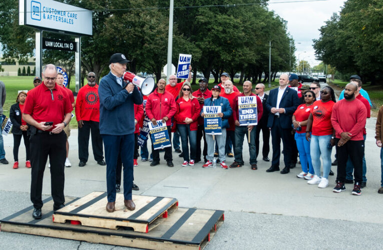 Video: Biden Joins U.A.W. on Picket Line in Michigan