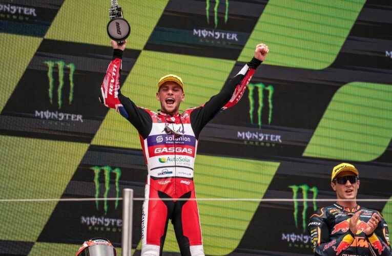 Dixon wins Moto2 Catalan Grand Prix after thrilling final lap