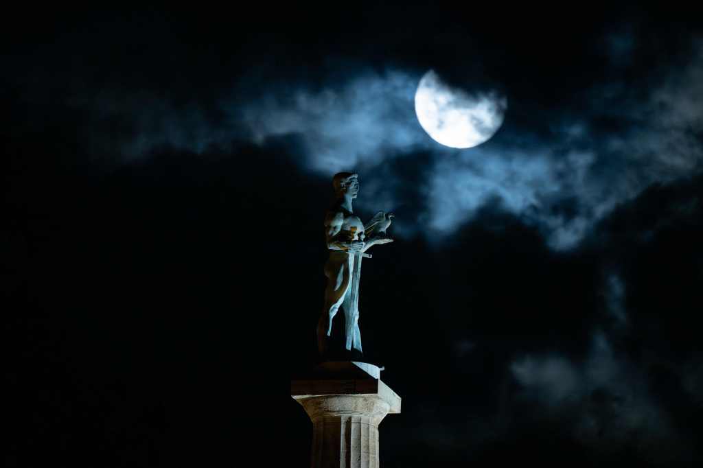 TOPSHOT - The "Blue Supermoon", the second full moon of a calendar month, rises behind the landmark monument 'The Victor' ('Pobednik' in Serbian) in Belgrade on August 30, 2023. (Photo by Andrej ISAKOVIC / AFP) (Photo by ANDREJ ISAKOVIC/AFP via Getty Images)
TOPSHOT-SERBIA-ASTRONOMY-MOON