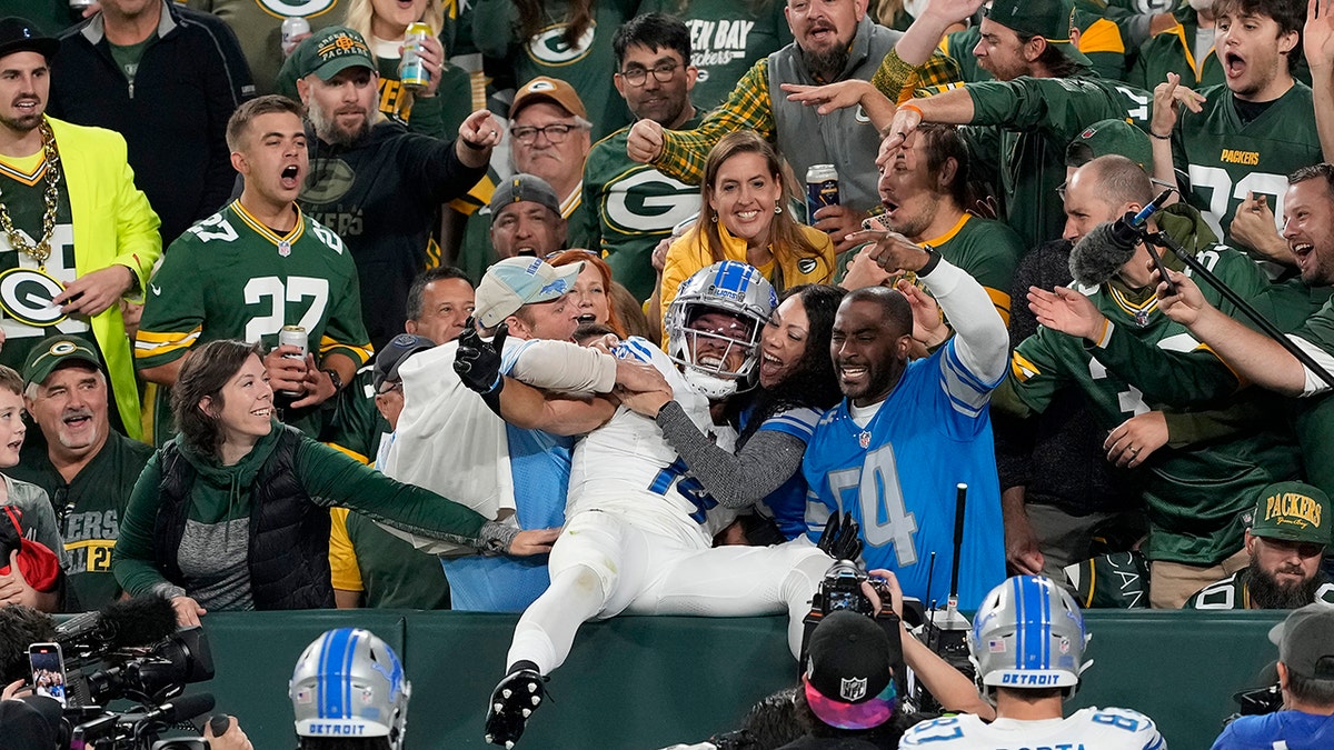 Amon Ra-St. Brown jumps into stands