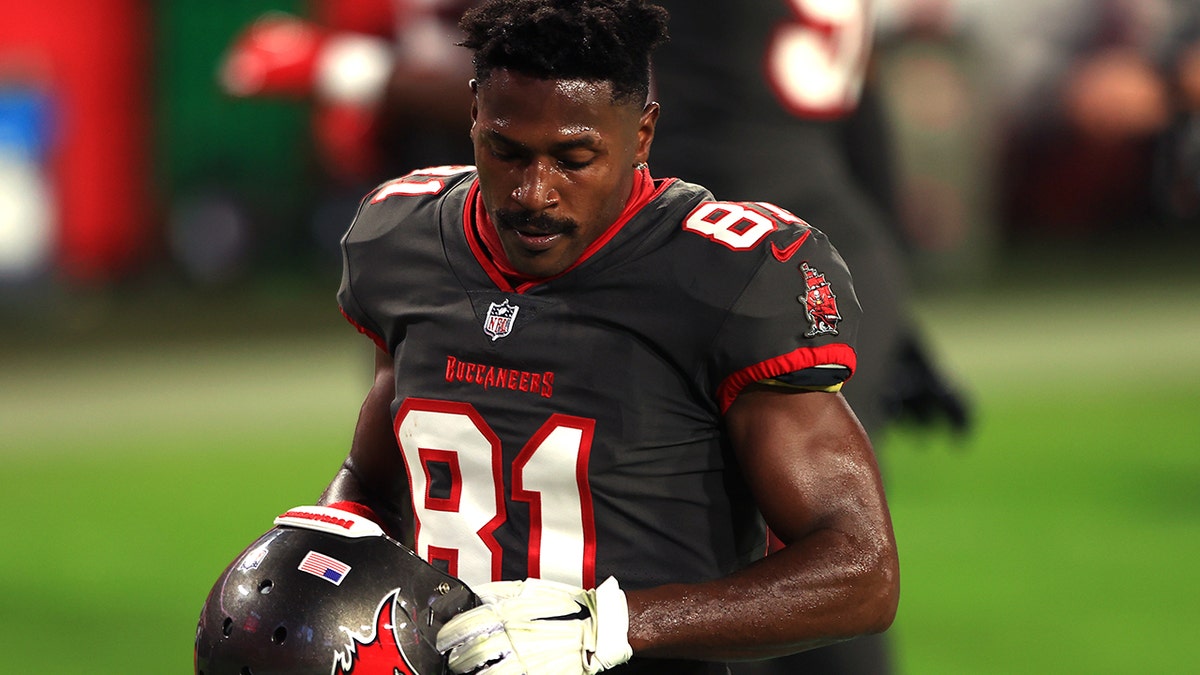 Tampa Bay receiver Antonio Brown before the start of a game