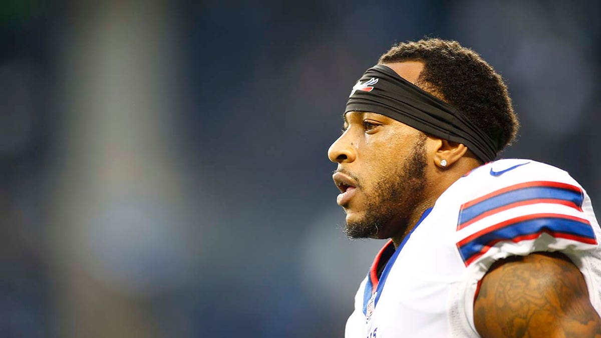 Percy Harvin warms up before a game