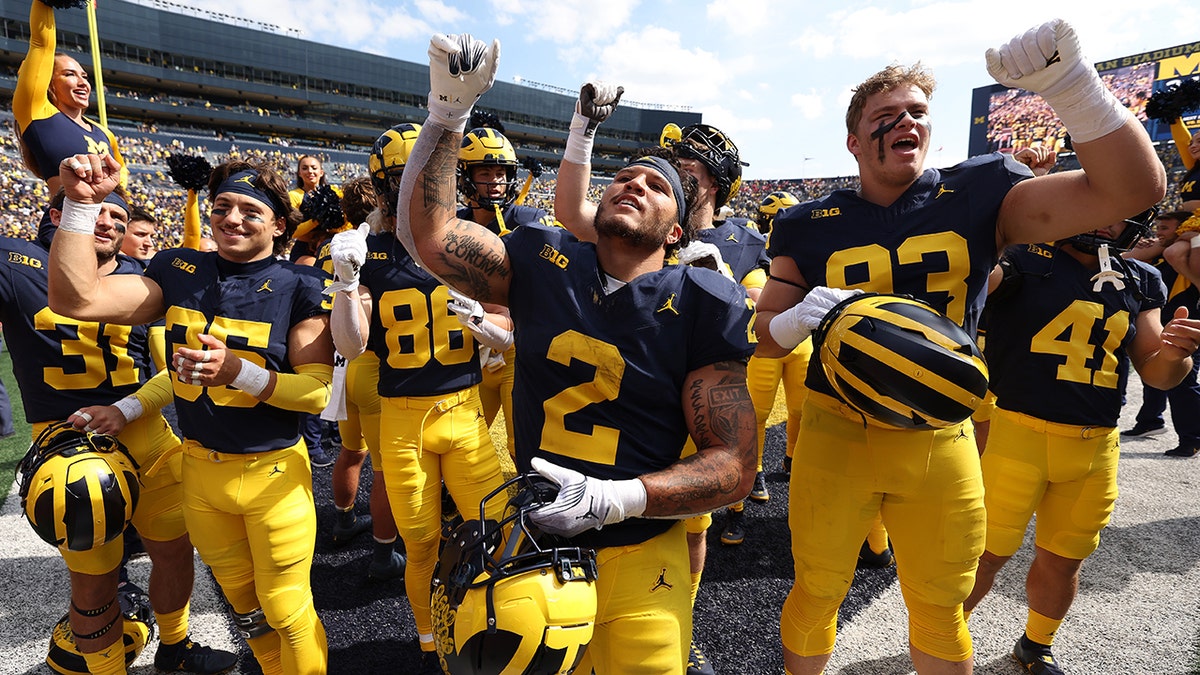 Blake Corum with teammates