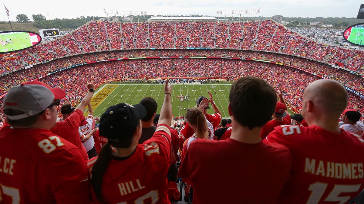 Chiefs fans watch Ravens