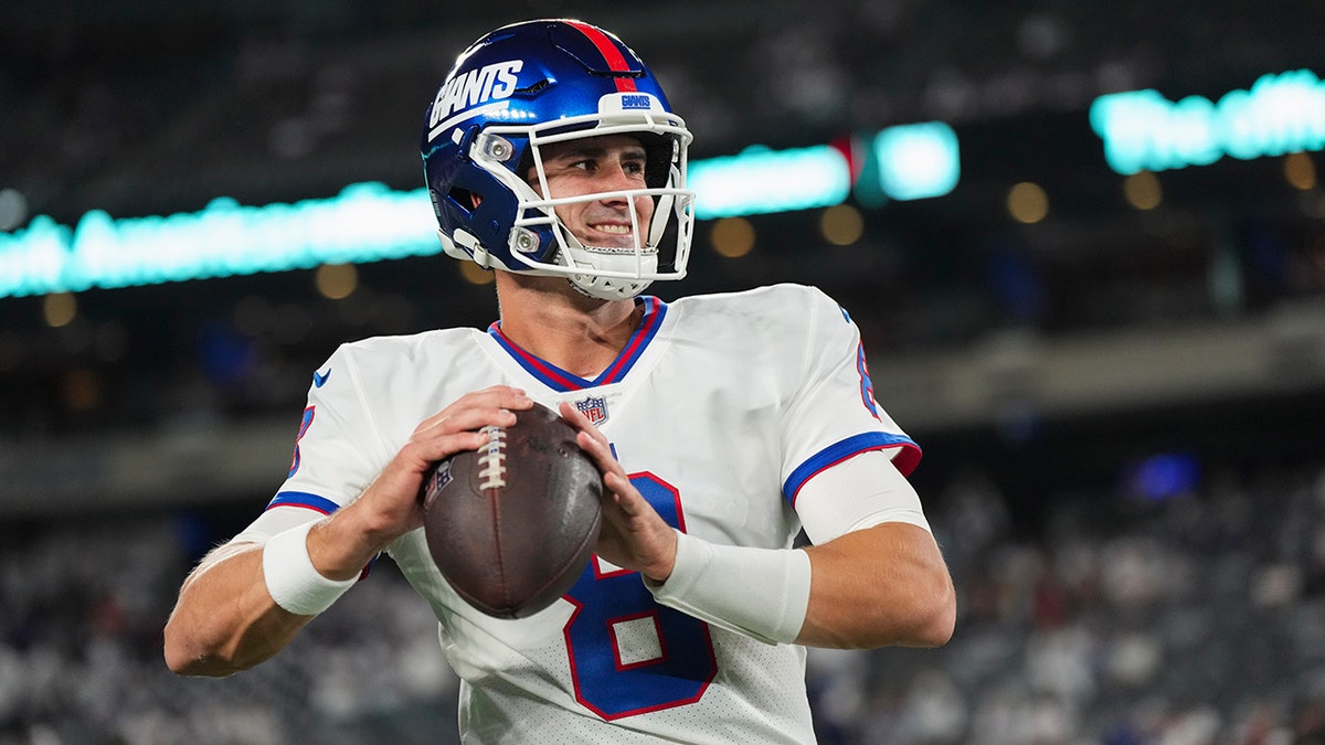 Daniel Jones smiles during warmups