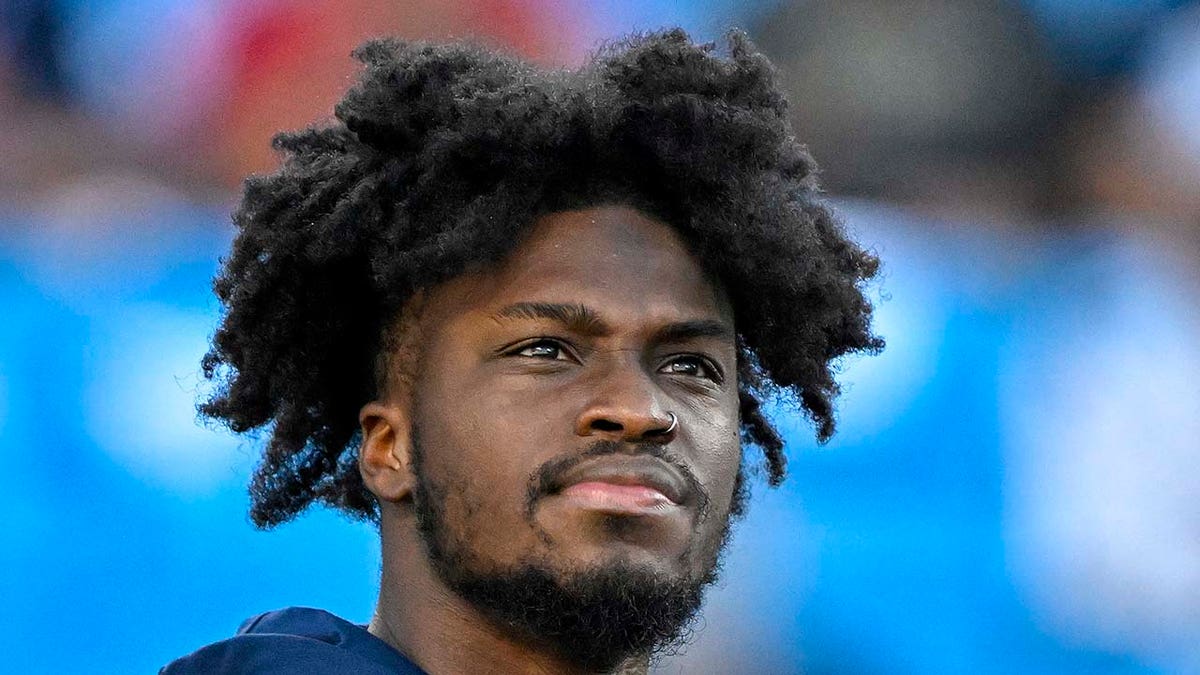 Devontez Walker on the sidelines of a North Carolina football game