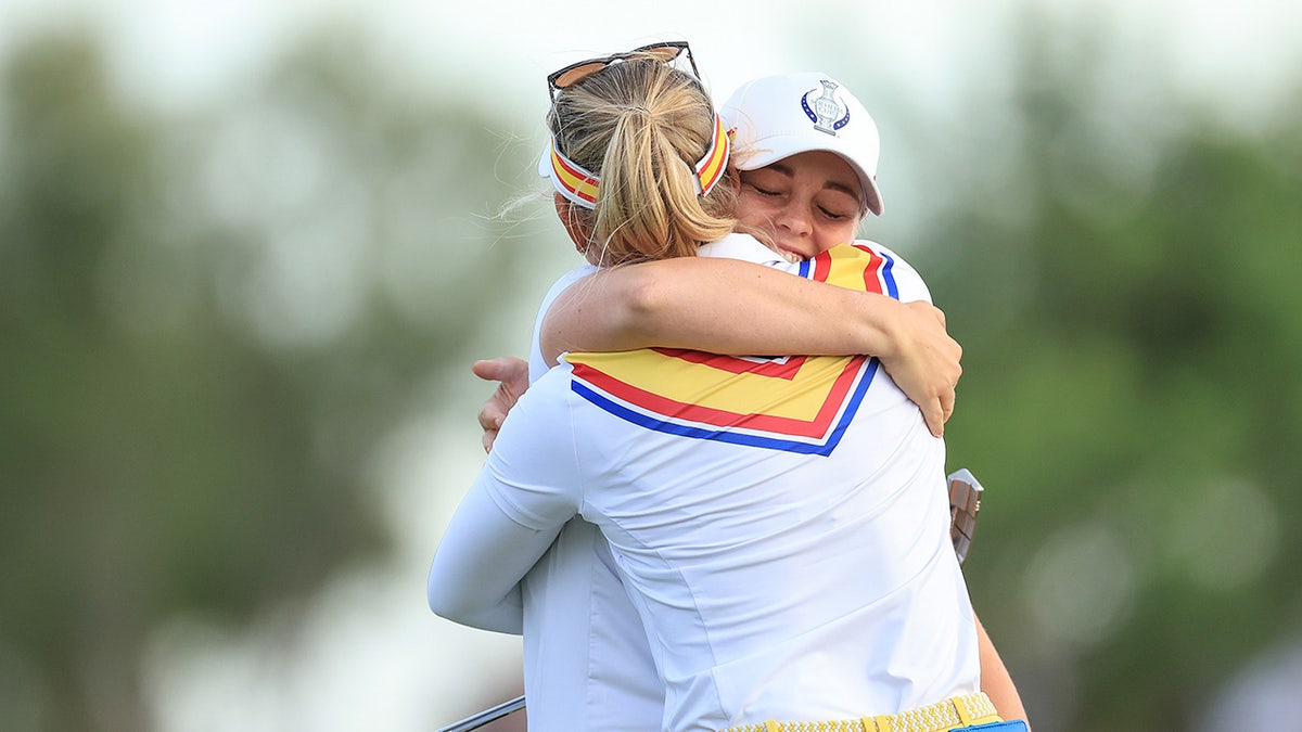 Maja Stark hugs Emily Kristine Pedersen