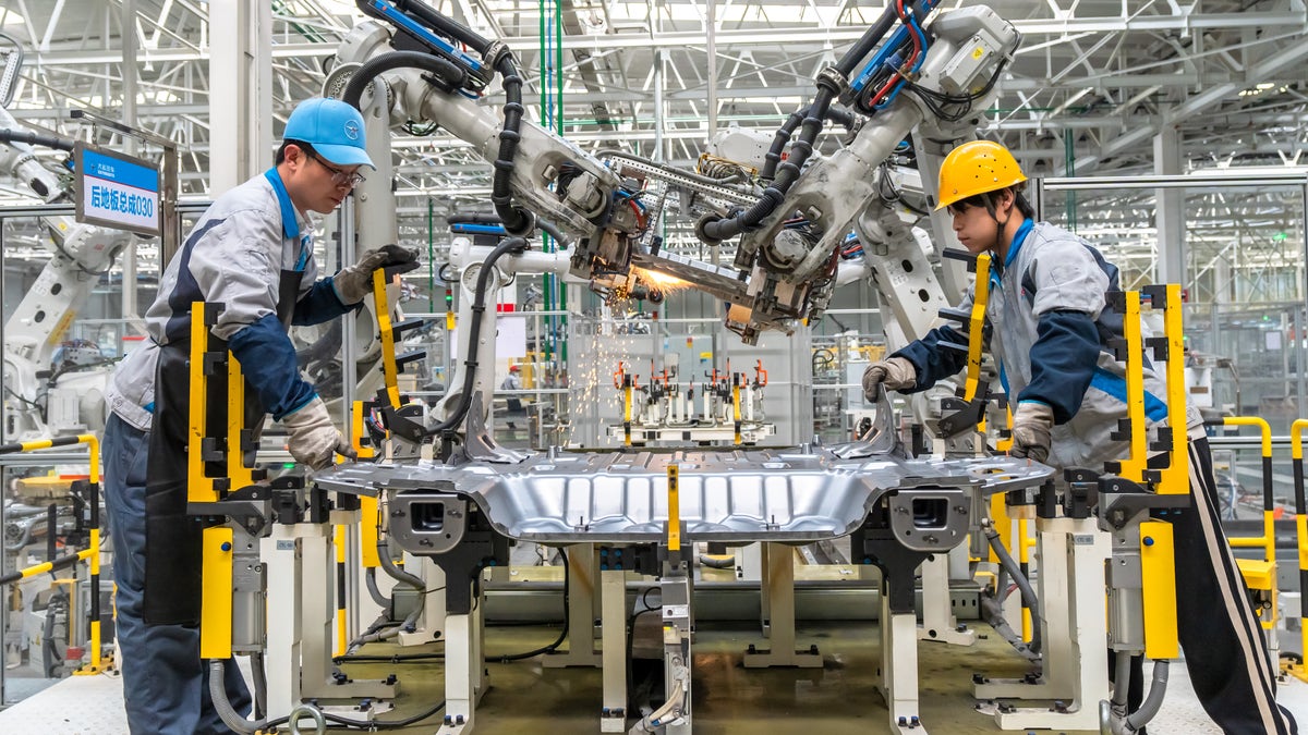 workers in Chinese factory