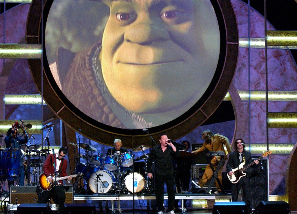 Smash mouth perform live during the 28th Annual Peoples Choice Awards at the Pasadena Civic Center January 13, 2002 in Pasadena, CA.