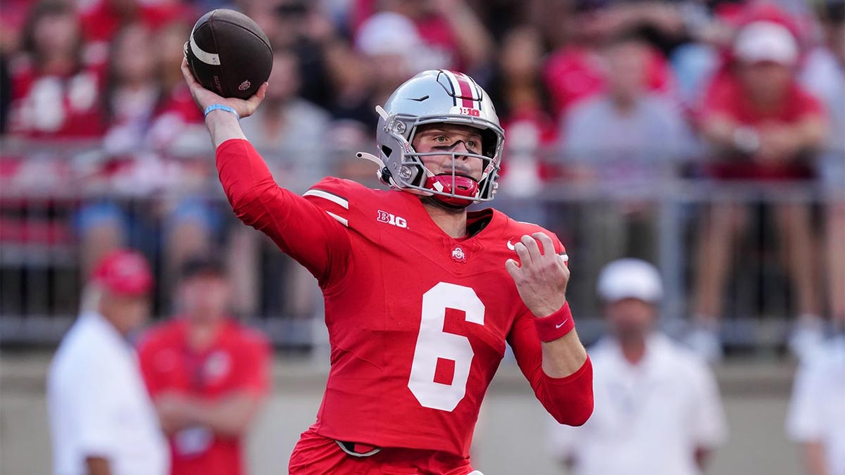 Kyle McCord throws against Western Kentucky