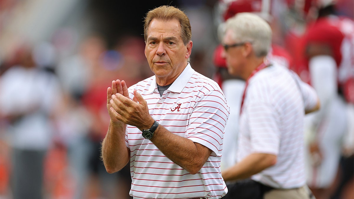 Nick Saban coaches against Texas