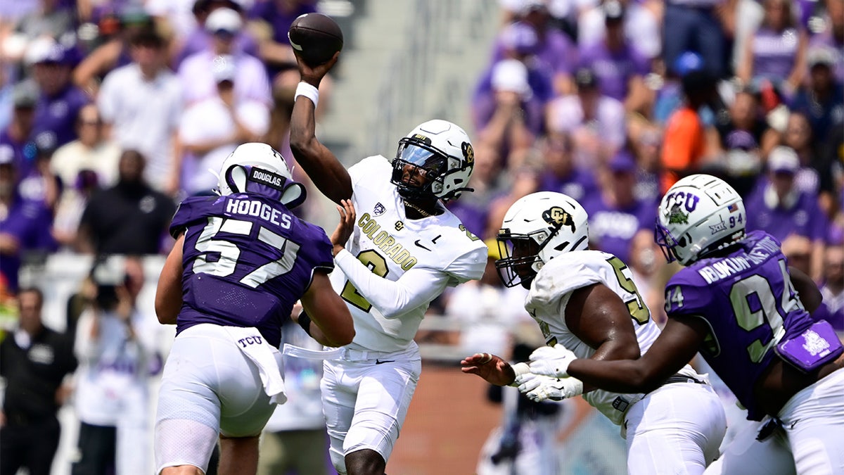 Shedeur Sanders throws under pressure