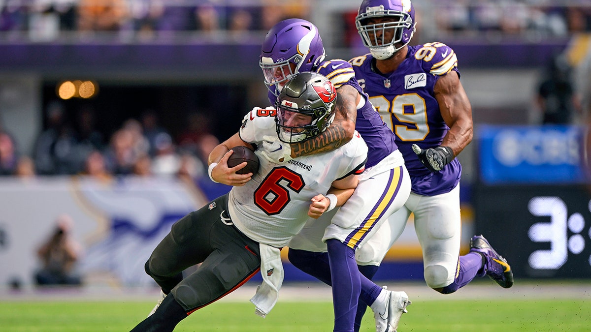 Ivan Pace Jr tackles Baker Mayfield