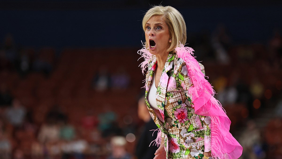 Kim Mulkey reacts on court