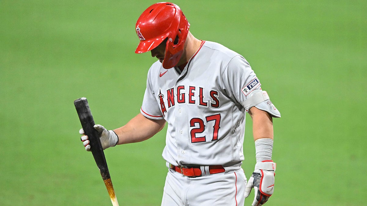 Mike Trout leaves the game