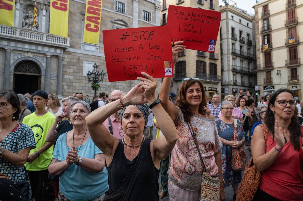 Protesters hold red cards during a demonstration calling for Rubiales' resignation