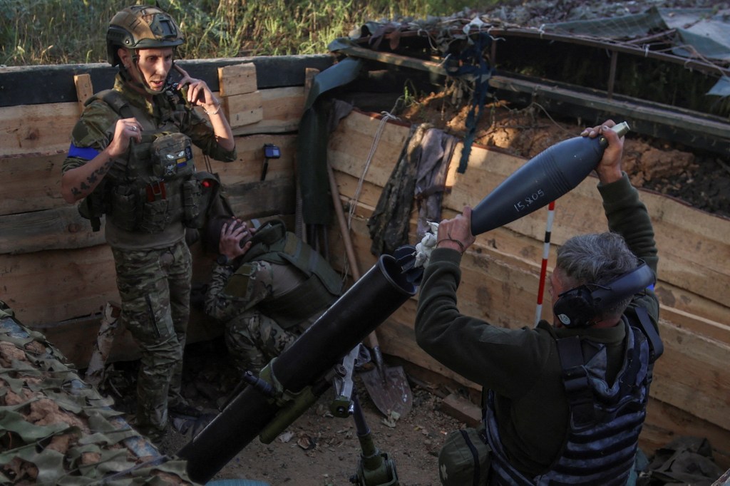 Ukrainian service members fire a mortar toward Russian troops at their position near a frontline, amid Russia's attack on Ukraine, in Zaporizhzhia region, Ukraine September 4, 2023.