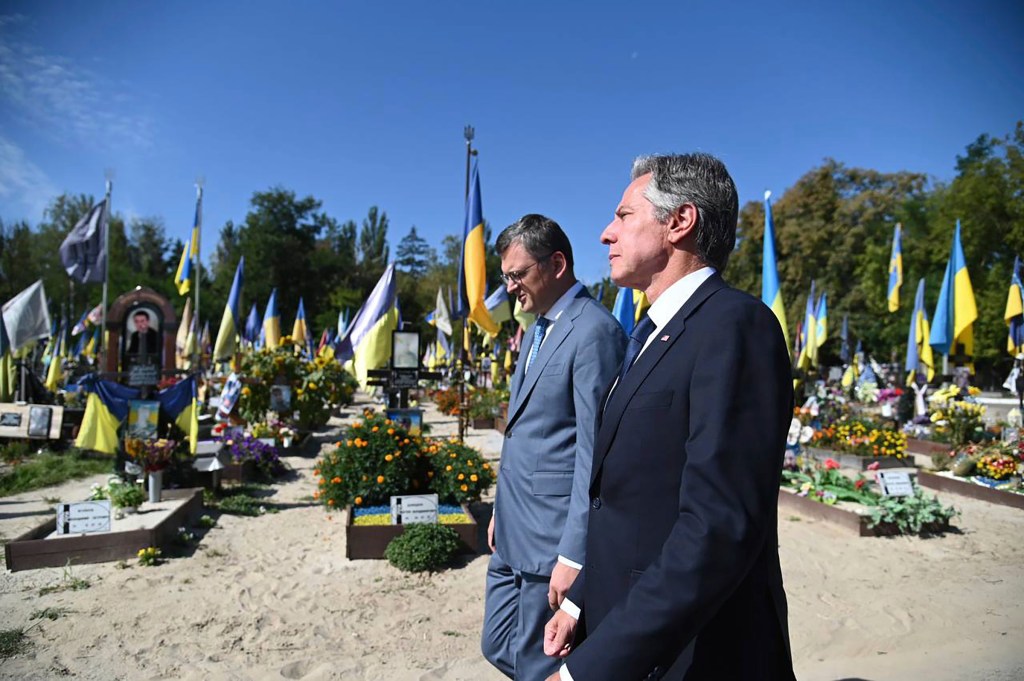Blinken at the city’s Berkovetske cemetery to commemorate members of the Ukrainian armed forces who lost their lives defending the country.