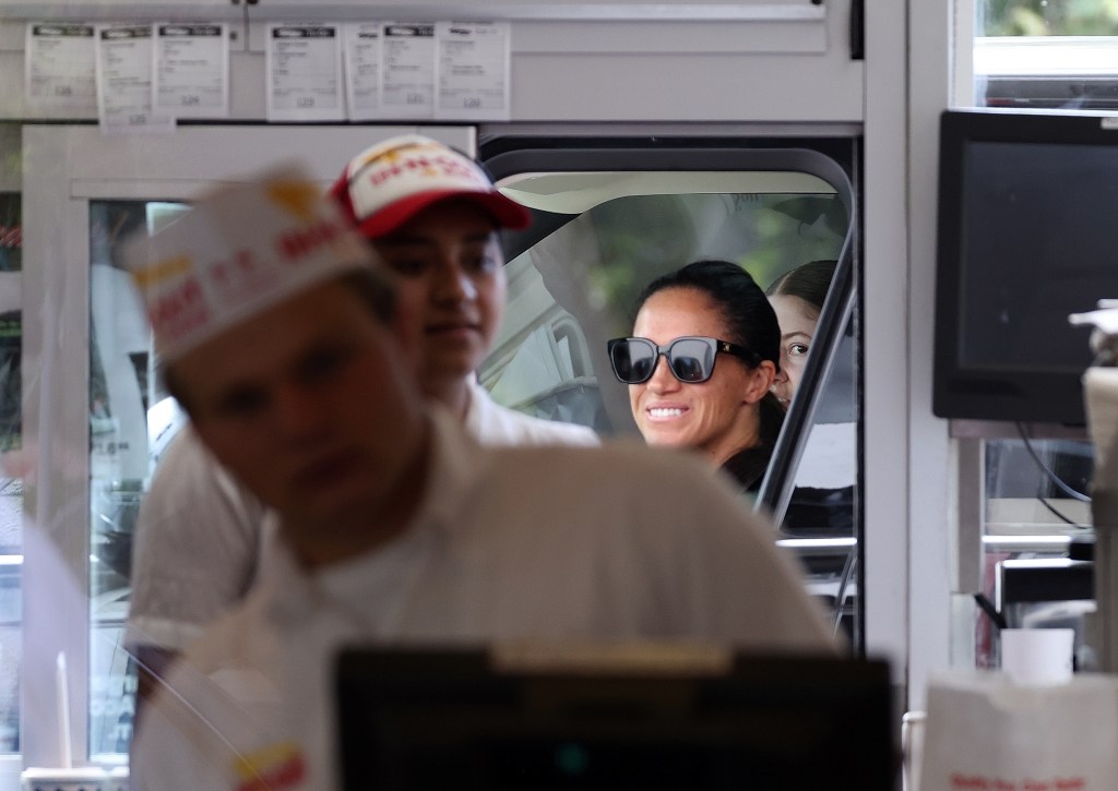 Photo of Meghan Markle in In-N-Out Burger. 