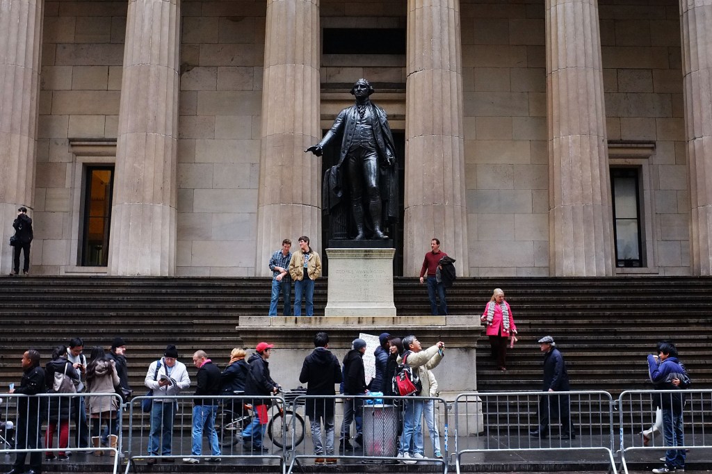 A statue of George Washington in NYC. 