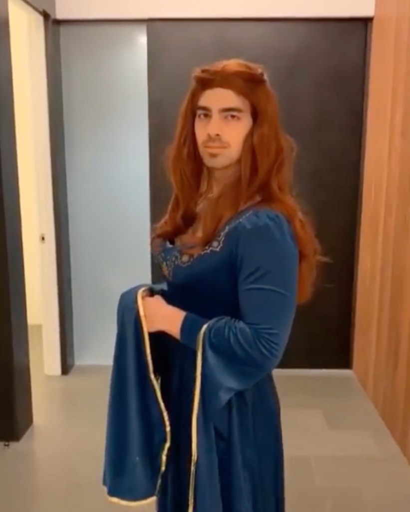 Joe Jonas dressed as Sansa Stark. 