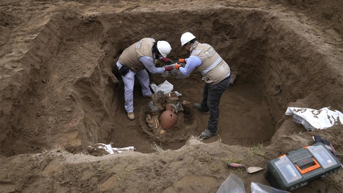 Peru bones and vessels