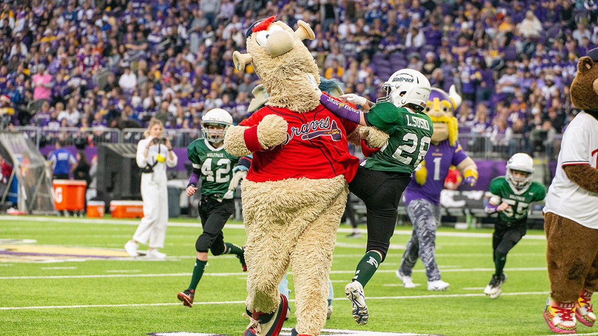 Blooper stiff arms a kid