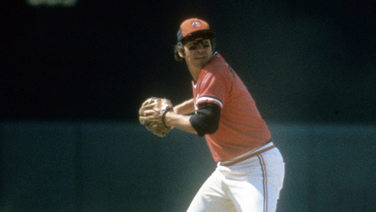 Brooks Robinson fielding