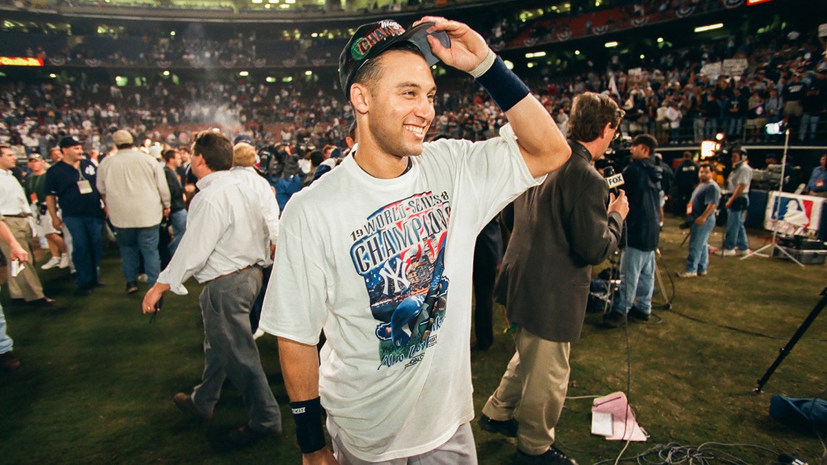 Derek Jeter celebrating 1998 title