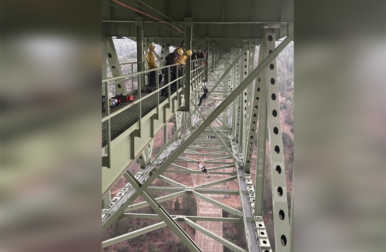 Teen rescued from California’s Foresthill Bridge after dangling from rope