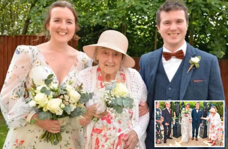 Couple says ‘I do’ for second time for grandmother with Alzheimer’s at senior home — 164 miles away