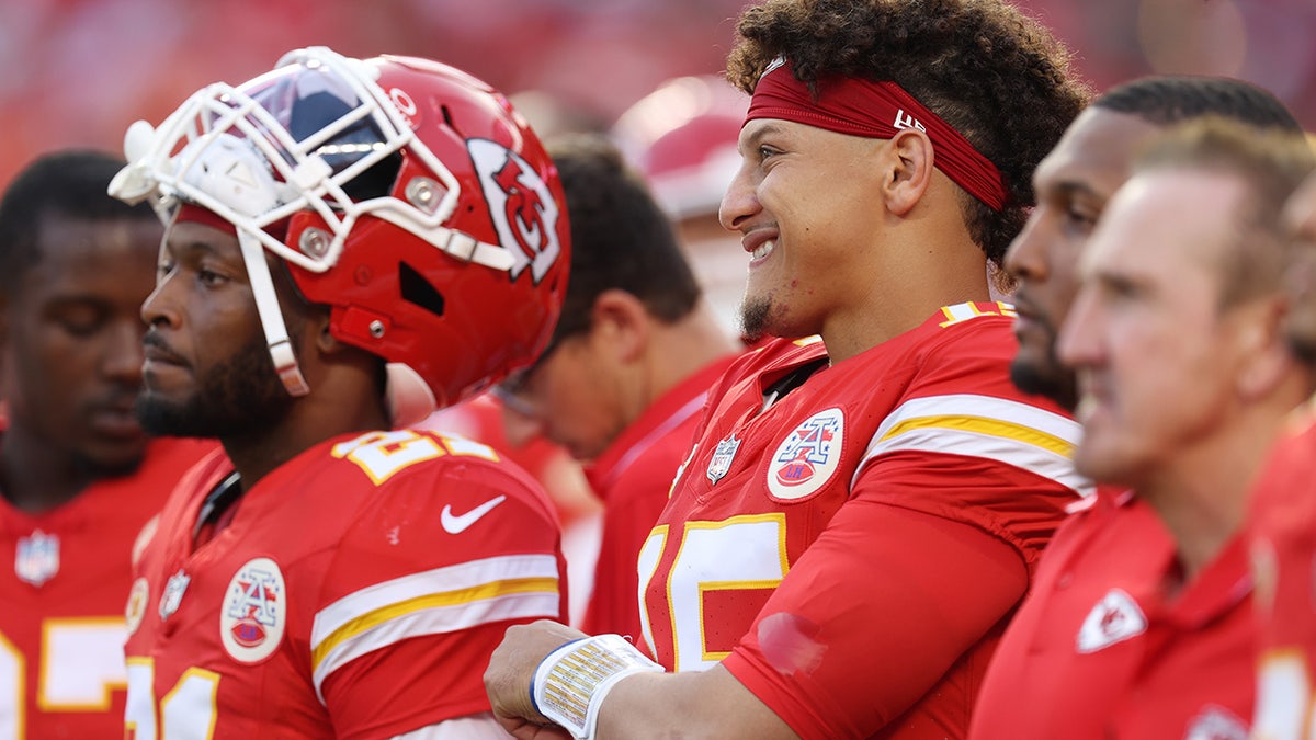 Mahomes on sideline