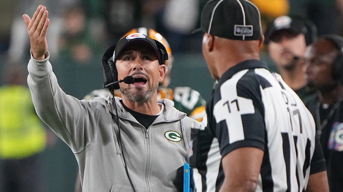 Matt LaFleur argues with official