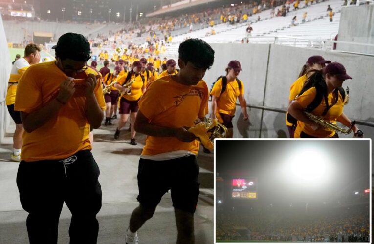 Phoenix monsoon triggers massive dust storm, delaying college football, flights