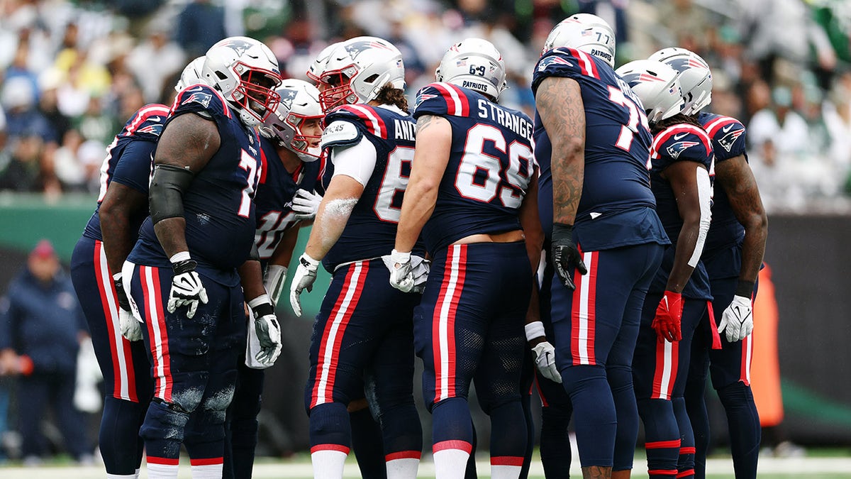 Patriots huddle