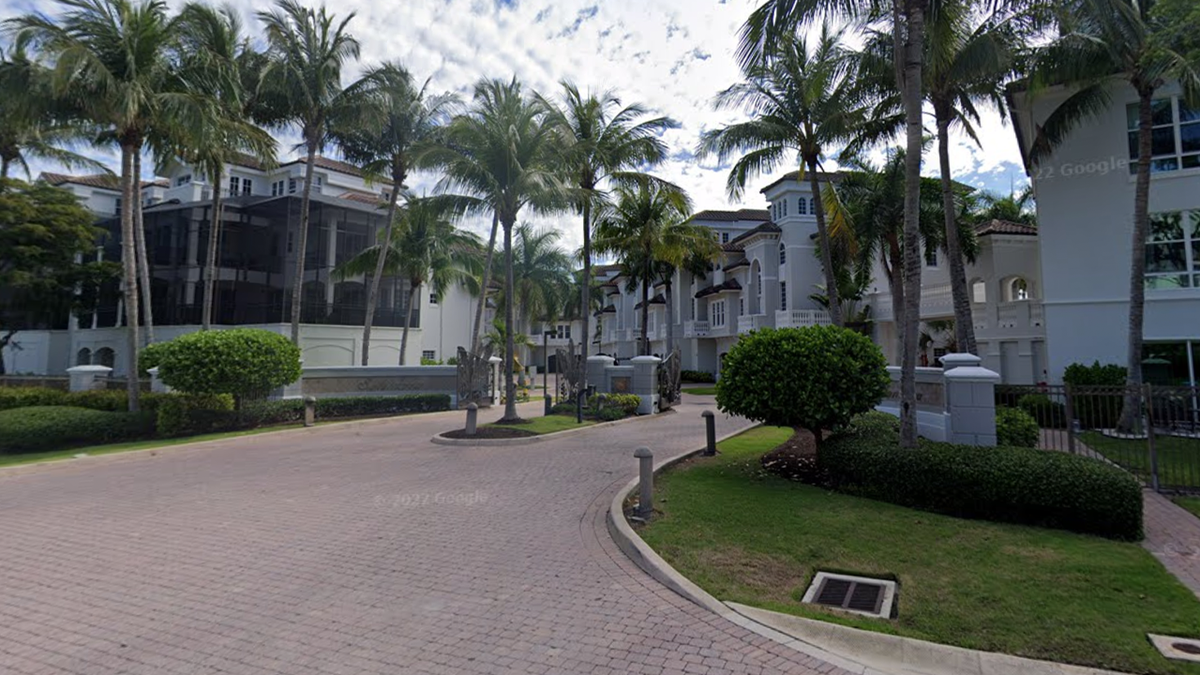 Beach homes in Florida neighborhood