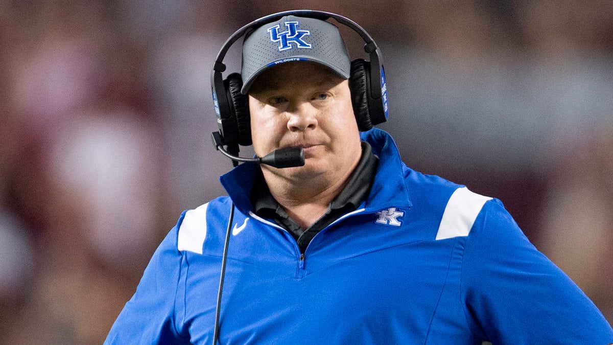 Mark Stoops on sideline