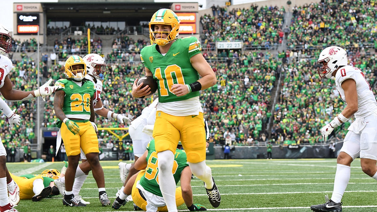 Bo Nix runs against Washington State