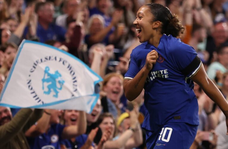 Chelsea start WSL title defence with win over Spurs, Arsenal lose in front of record crowd