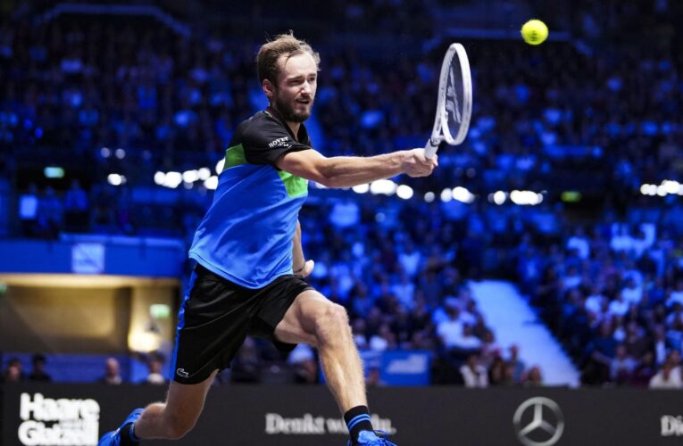Vienna Open: Daniil Medvedev battles into semi-finals with three-set win over Karen Khachanov