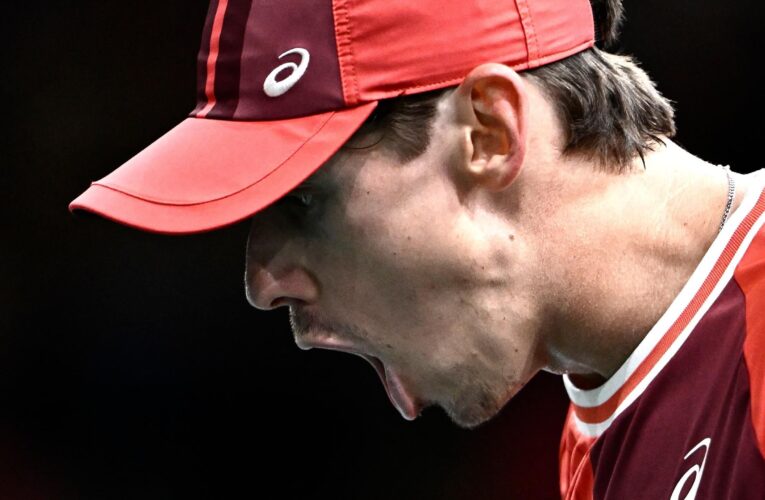 Andy Murray lets final-set lead slip as Alex De Minaur maintains dominance at Paris Masters