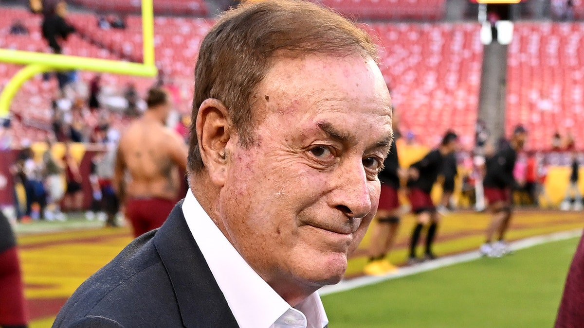 Al Michaels at the Bears-Commanders game