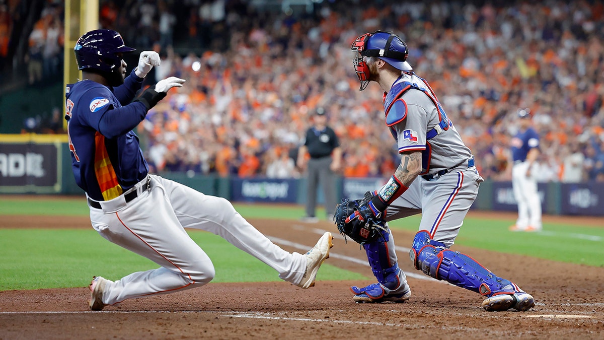 Yordan Alvarez slides