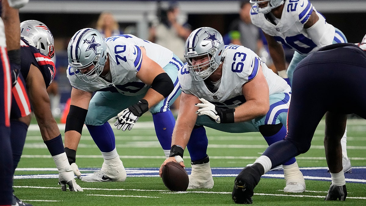 Dallas Cowboys play against the New England Patriots