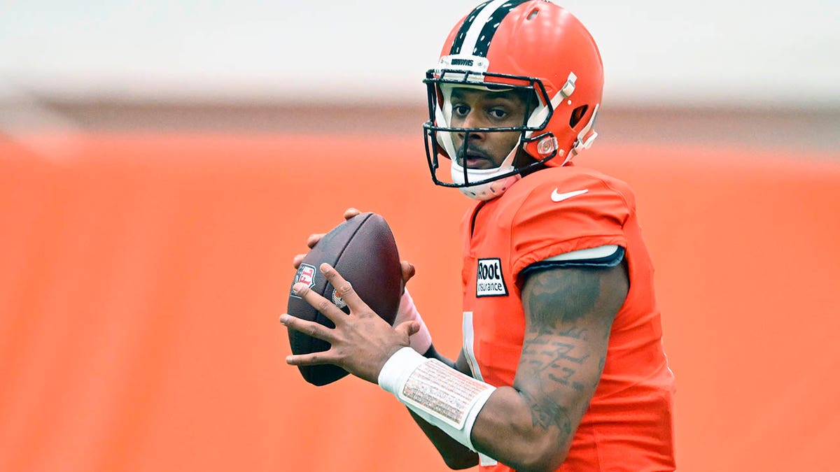 Deshaun Watson looks to throw