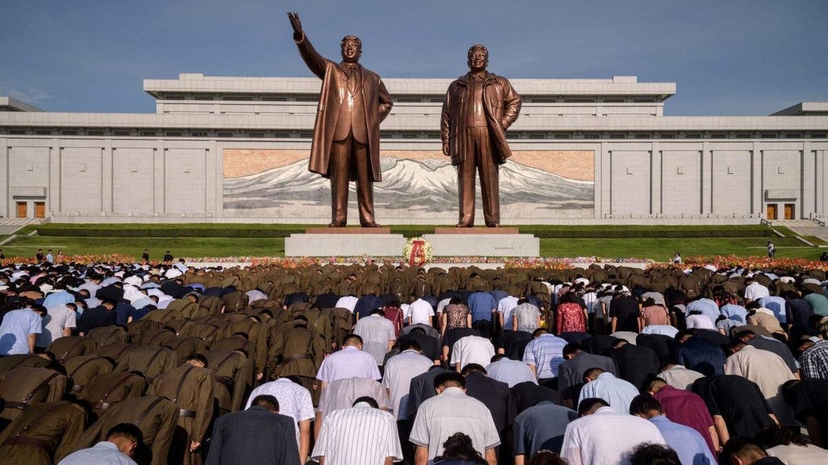 Kim Jong Il Kim Il Sung statues North Korea