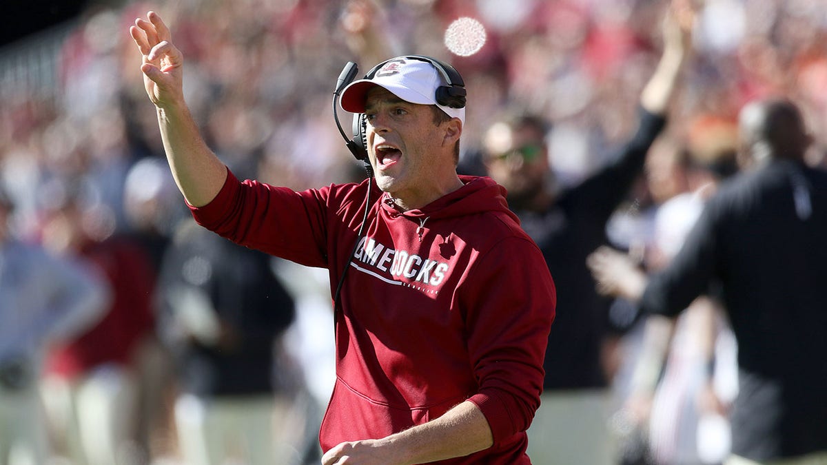 Shane Beamer coaches against Clemson