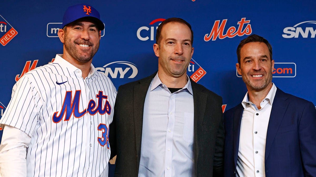 Justin Verlander is introduced with the Mets