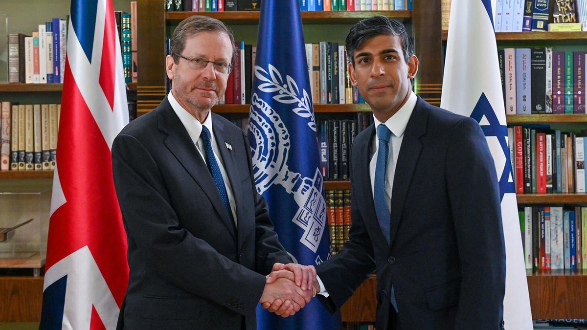 Herzog shaking hands with Sunak