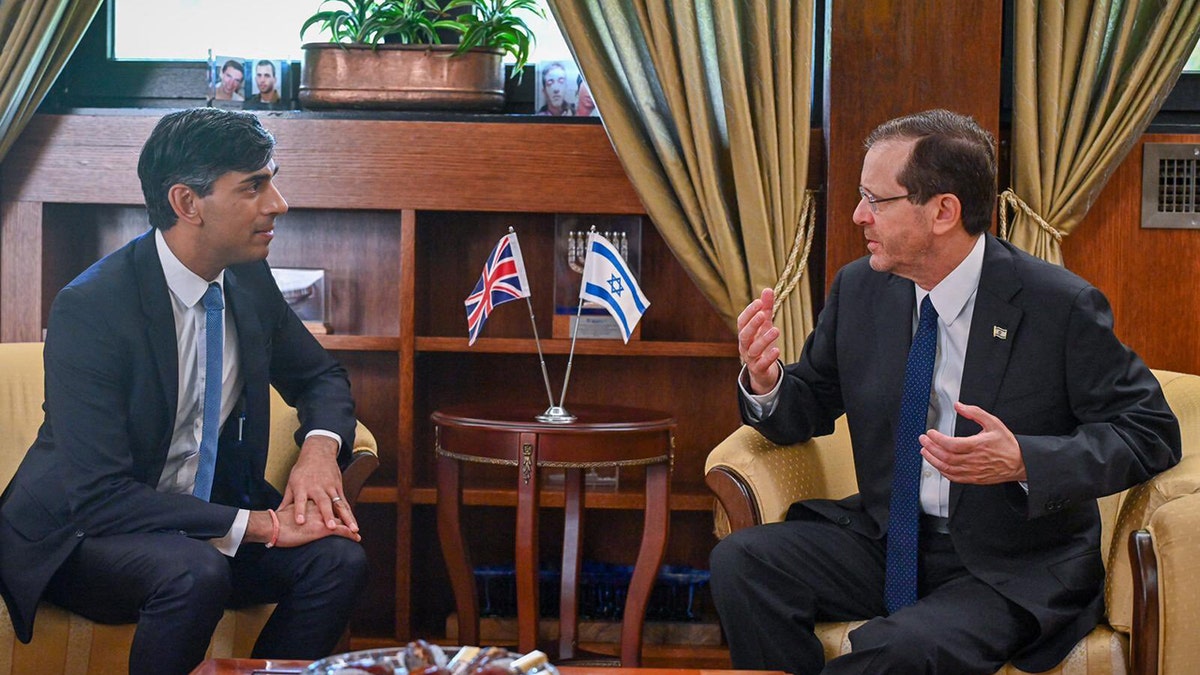 Both world leaders sitting and talking